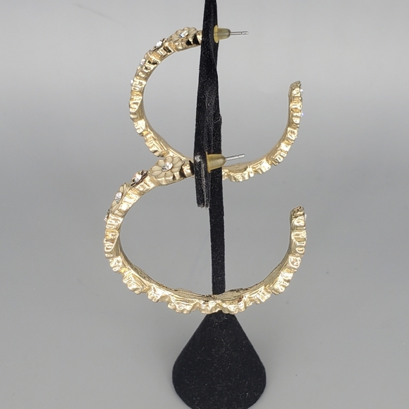 Black and White Flower Goldtone Hoop Earrings - Picture 3 of 6